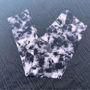 K-DEER black/white tie dye Capri leggings